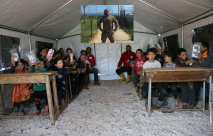 الشاب محمد المغربي من يافا يُبادر لانقاذ ومساعدة اللاجئين السوريين 